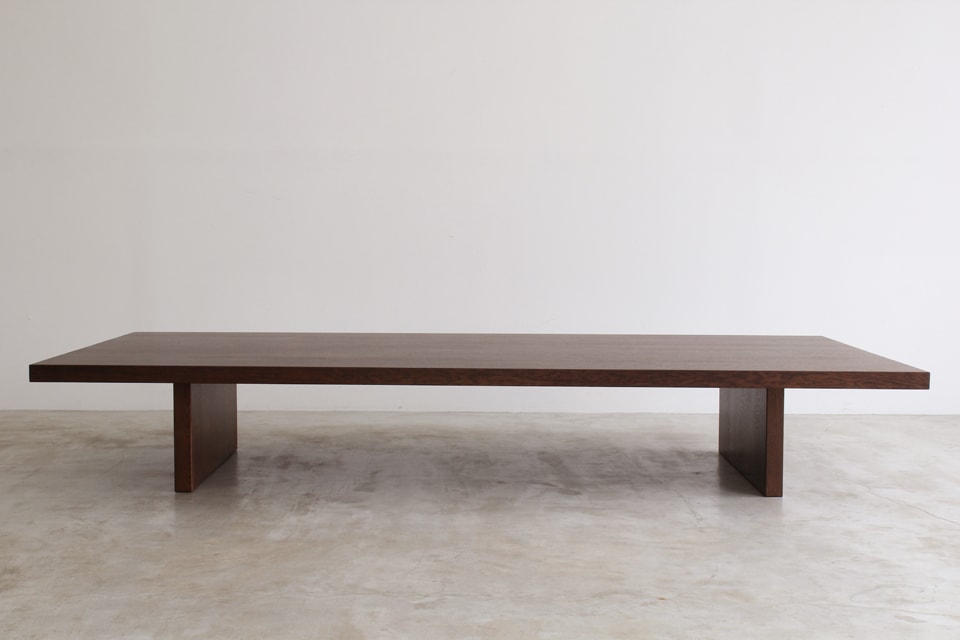 無垢ローテーブル Type A ／無垢ナラ材・染色仕上げ　W2,000×D800×H320（オーダー製作）　北海道山越郡　N邸