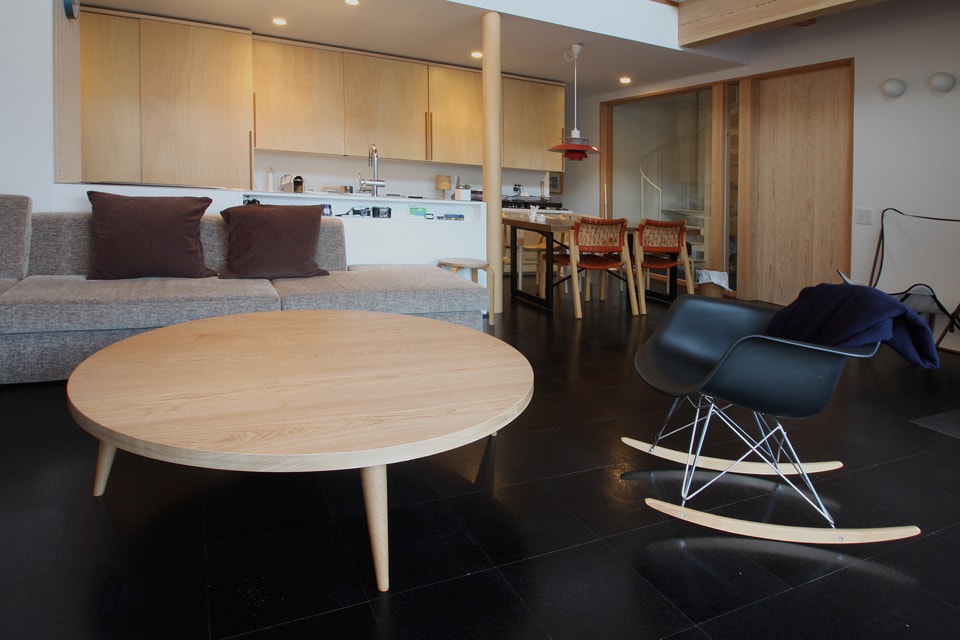 無垢ローテーブル／無垢タモ材　W1,300×H350（オーダー製作）　千葉県市川市　O邸