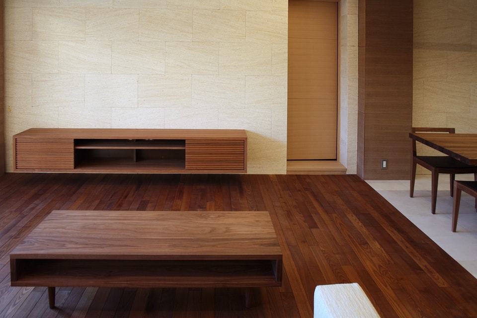 無垢リビングテーブル／ウォールナット材　W1,200×D600×H380　 神奈川県相模原市　I邸　　Design by Kato Architect Office