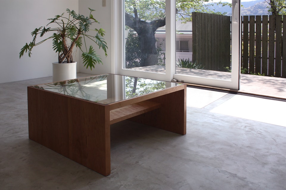 ガラスリビングテーブル／ W700×D700×H350（オーダー製作）　神奈川県鎌倉市  H邸