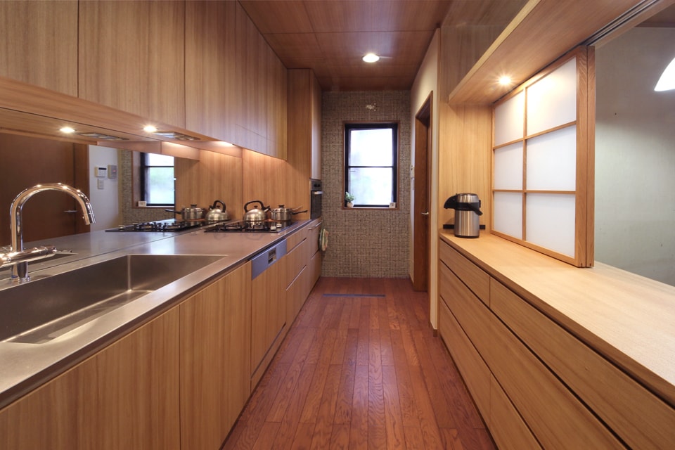 壁面収納・キッチン収納 ／タモ材（オーダー設計・製作・施工）　東京都西東京市H邸　　Designed by Miki Toyoda