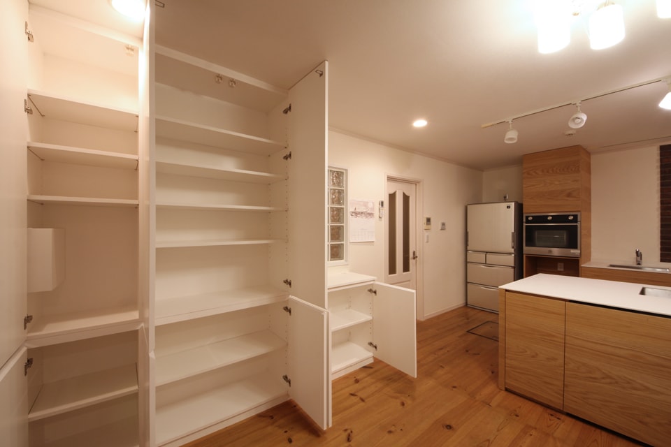 壁面収納・食器棚／メラミン樹脂仕上げ（オーダー製作・施工）　神奈川県逗子市 Y邸