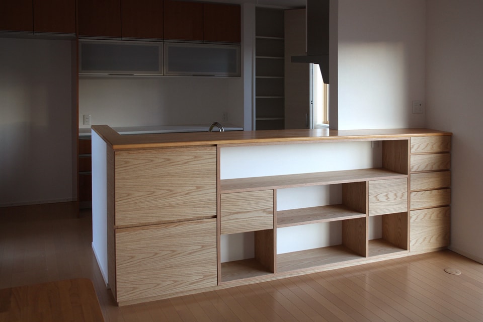 壁面収納・ダイニング収納 ／ タモ材（オーダー設計・製作・施工）　東京都八王子市T邸