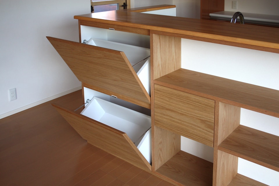 壁面収納・ダイニング収納 ／ タモ材（オーダー設計・製作・施工）　東京都八王子市T邸