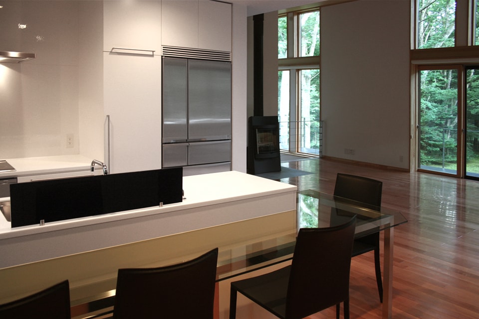 壁面収納・キッチン収納 ／メラミン樹脂仕上げ（オーダー設計・製作・施工）　長野県軽井沢町 K邸